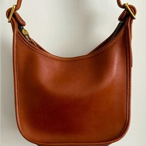 COACH Janice Legacy crossbody or shoulder bag 90’s vintage D4B 9950 like new!